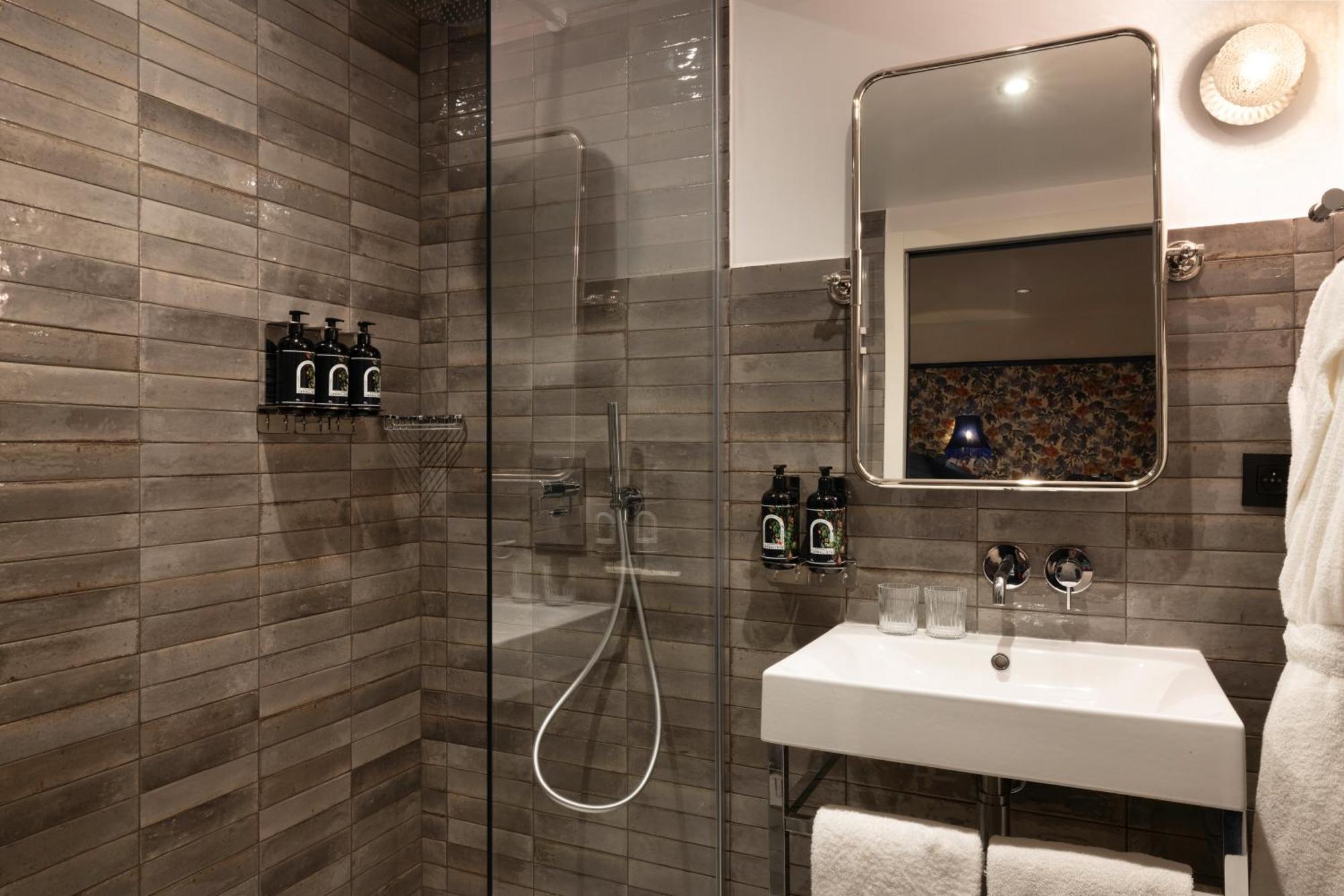 Hotel Ginette A La Folie & Spa Párizs Kültér fotó