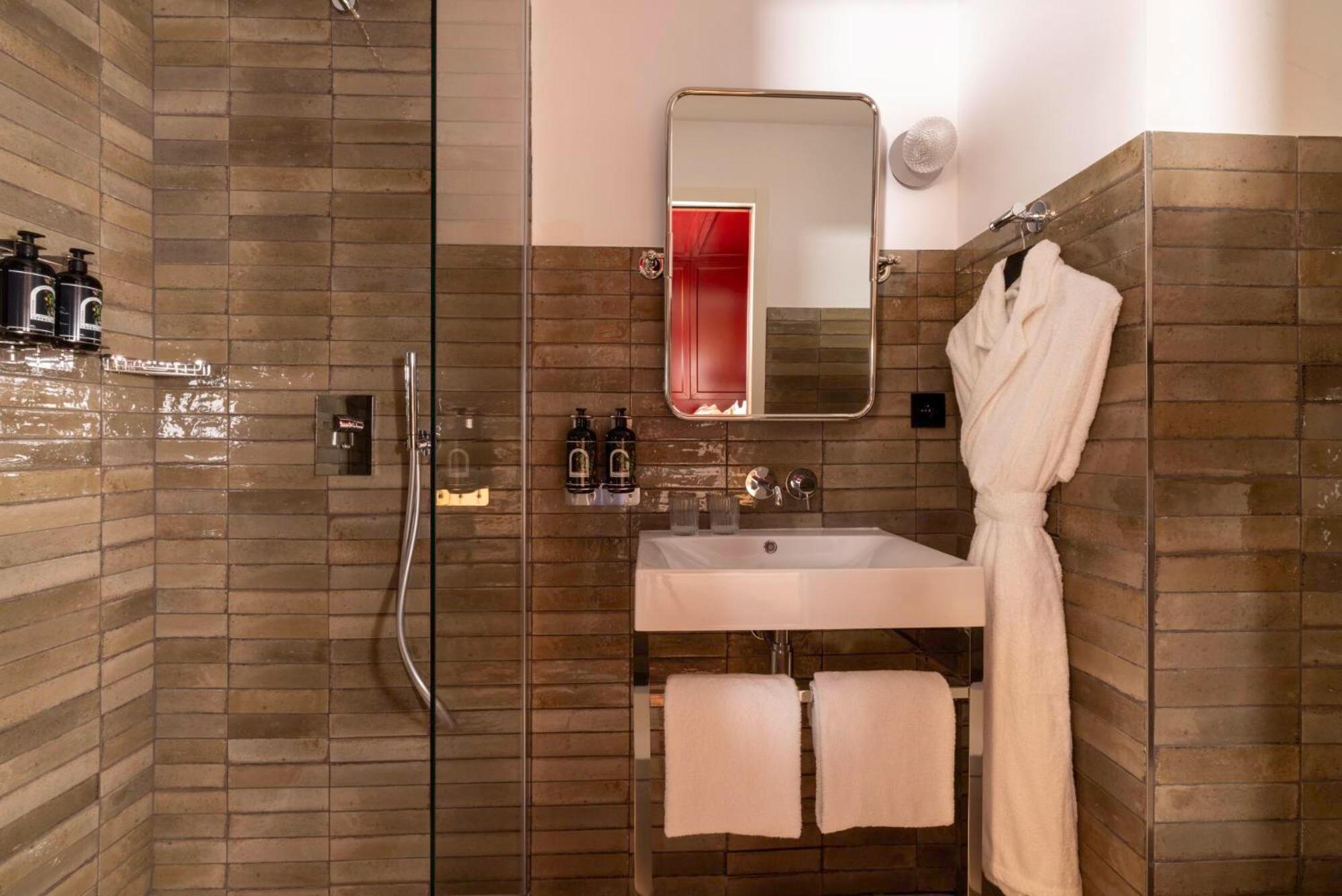 Hotel Ginette A La Folie & Spa Párizs Kültér fotó