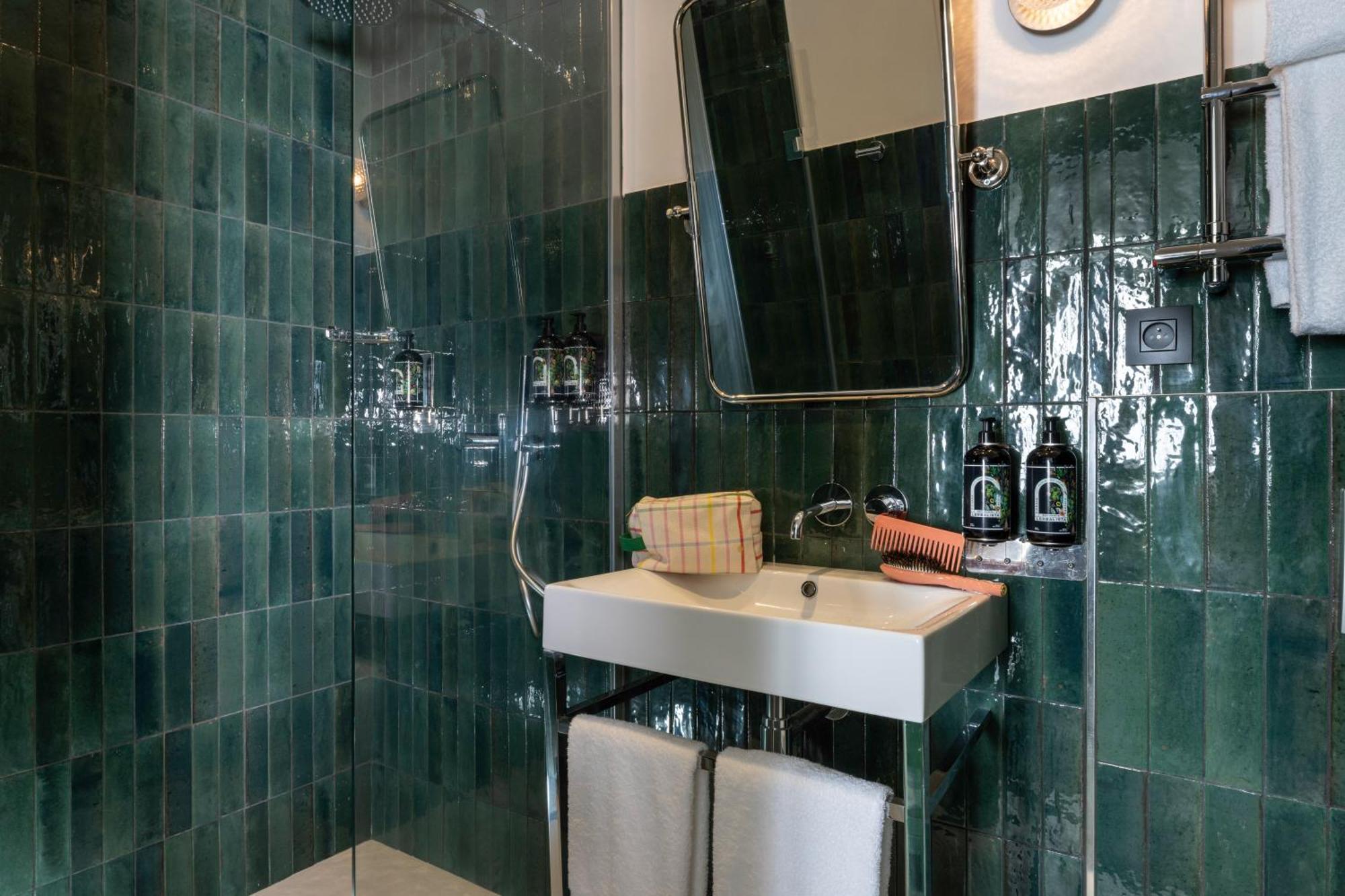 Hotel Ginette A La Folie & Spa Párizs Kültér fotó