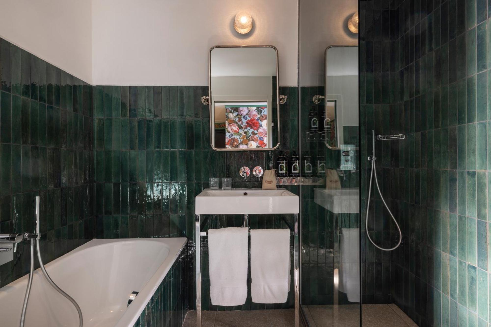 Hotel Ginette A La Folie & Spa Párizs Kültér fotó